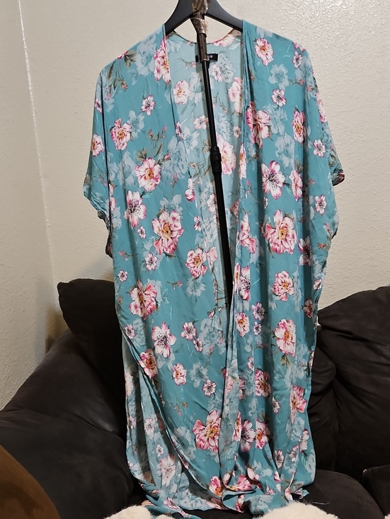 torrid Sweaters - torrid Teal Floral Kimono Cardigan with Pink Blooms. Size 1/2